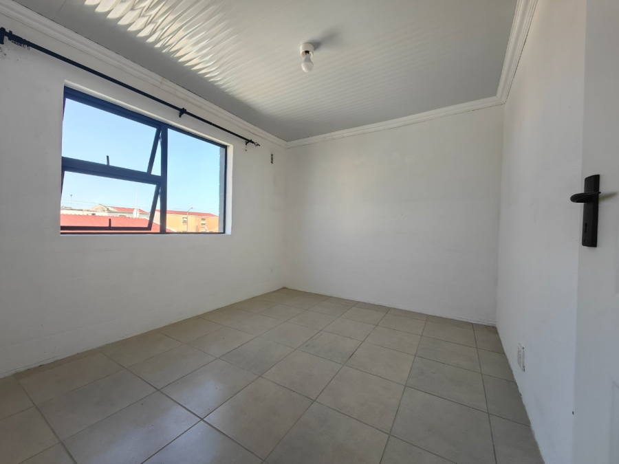 2 Bedroom Property for Sale in Eastridge Western Cape